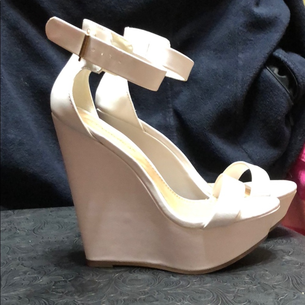 White Breckelle’s wedges